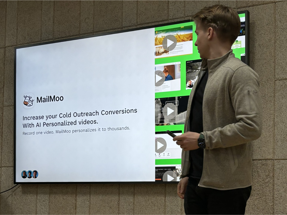 Pitching MailMoo at Innovestor VC Demo Day